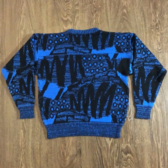 Vintage Patterned Knit Sweater. - Picture 10 of 13